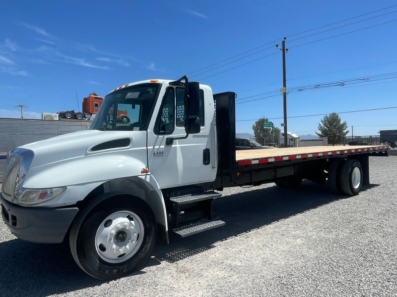 Camion con plataforma
